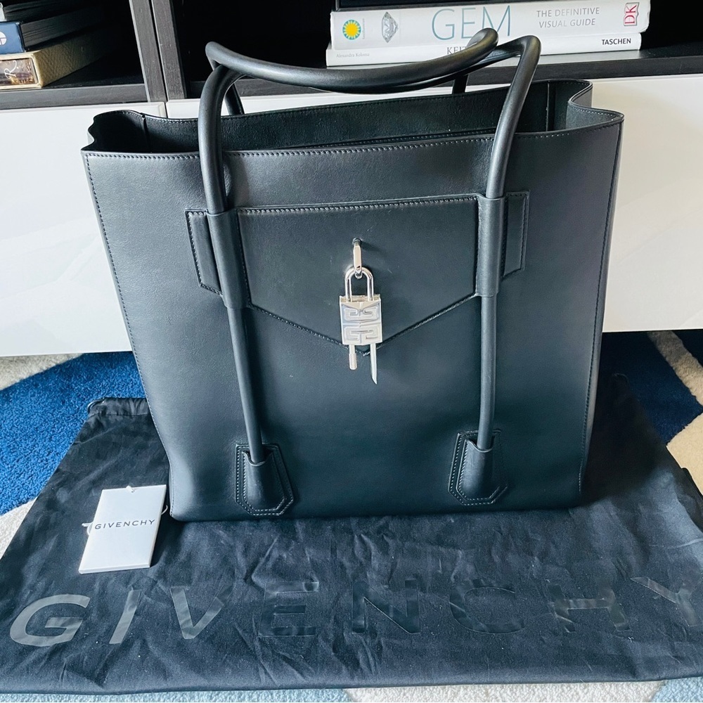 Brand New Givenchy Antigona Lock Soft Calfskin Black Leather Unisex Tote… - Picture 15 of 15